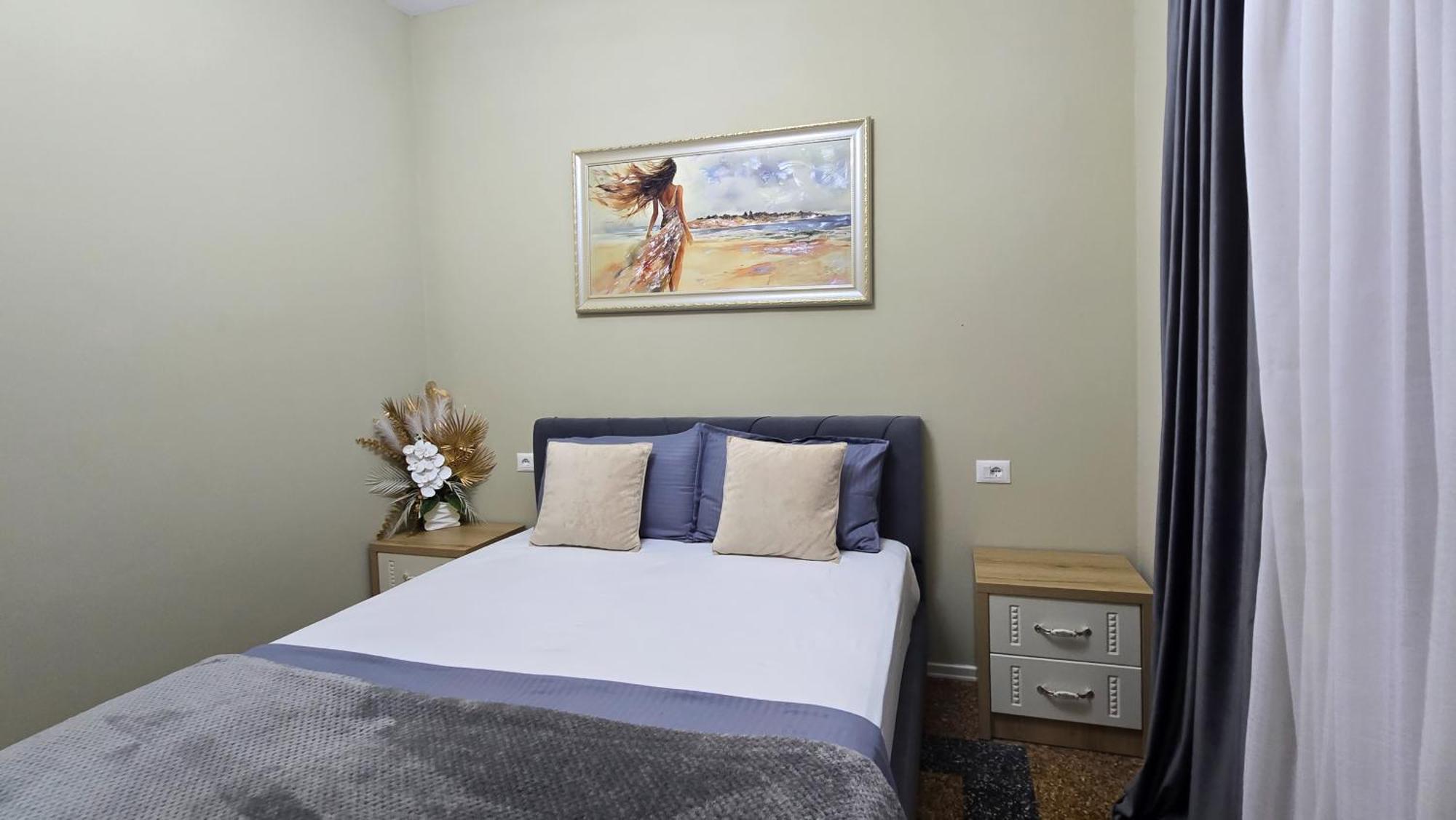 Center And Apartment *